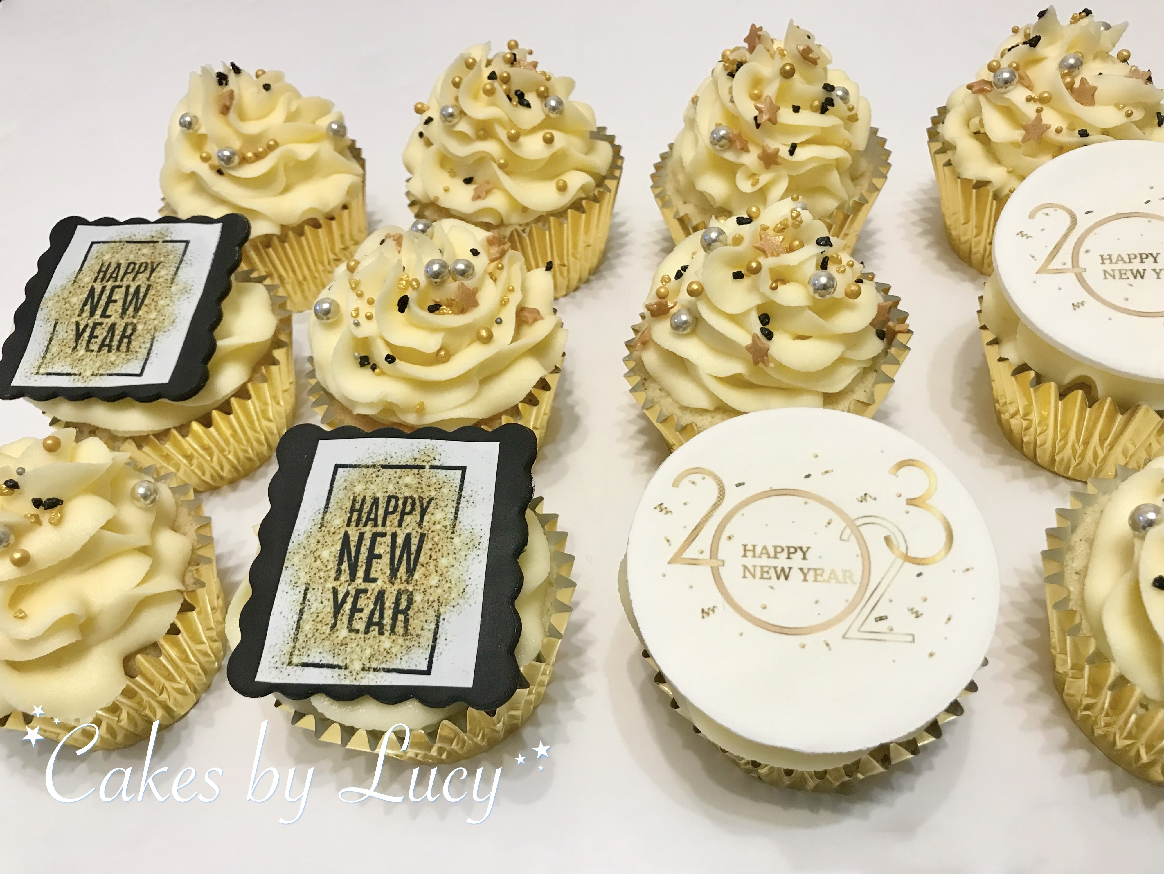 2023 New Year cupcakes
